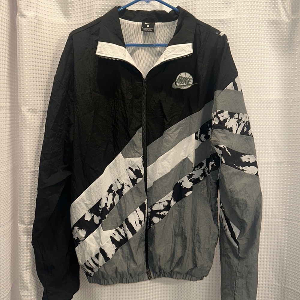 Nike lightweight windbreaker